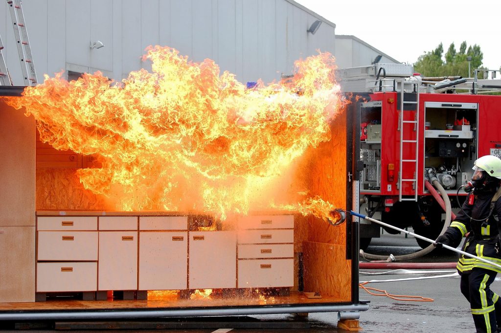 Fettbrand Simulation einer Küche